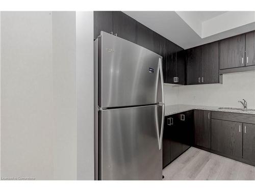 40-142 Foamflower Place, Waterloo, ON - Indoor Photo Showing Kitchen