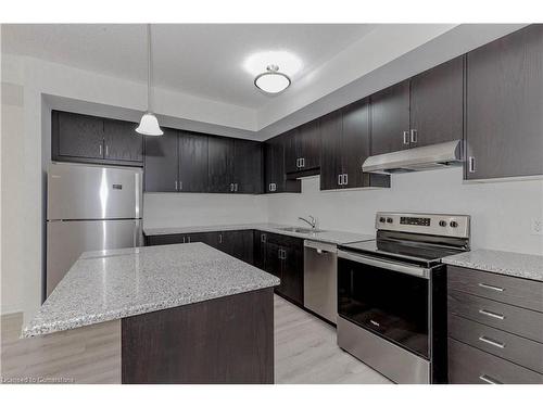 40-142 Foamflower Place, Waterloo, ON - Indoor Photo Showing Kitchen With Upgraded Kitchen