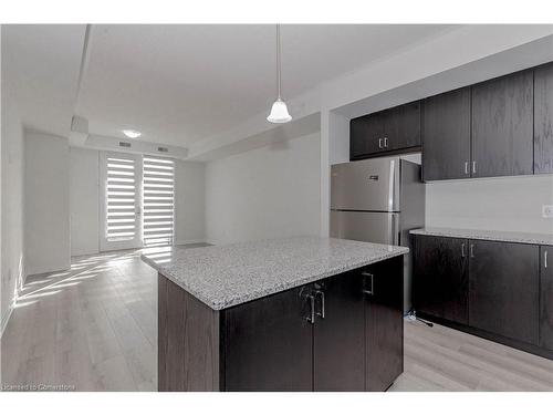 40-142 Foamflower Place, Waterloo, ON - Indoor Photo Showing Kitchen