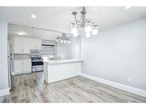 209-180 Mississauga Valley Boulevard, Mississauga, ON - Indoor Photo Showing Kitchen