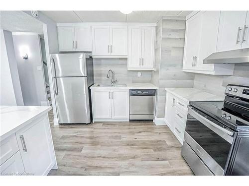 209-180 Mississauga Valley Boulevard, Mississauga, ON - Indoor Photo Showing Kitchen With Stainless Steel Kitchen