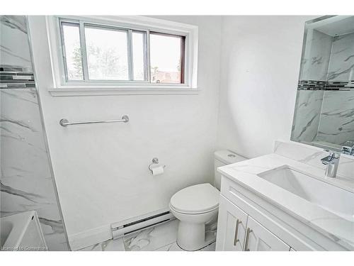 209-180 Mississauga Valley Boulevard, Mississauga, ON - Indoor Photo Showing Bathroom