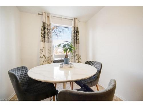 53-40 Imperial Road N, Guelph, ON - Indoor Photo Showing Dining Room