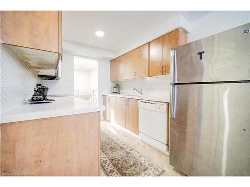 53-40 Imperial Road N, Guelph, ON - Indoor Photo Showing Kitchen