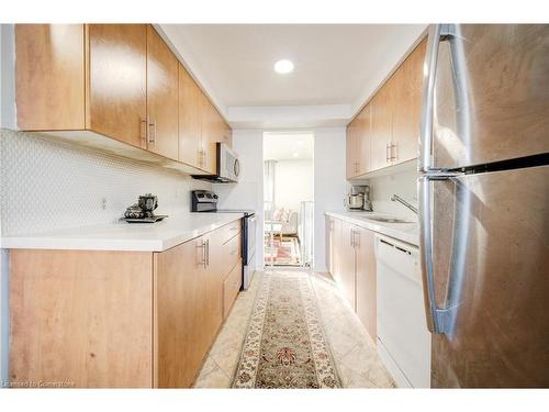 53-40 Imperial Road N, Guelph, ON - Indoor Photo Showing Kitchen