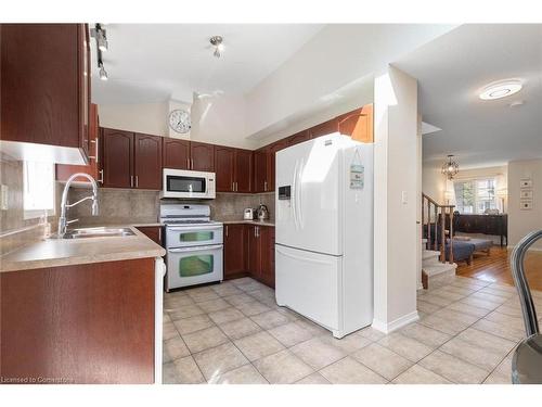 35-24 Kenyon Crescent, Grimsby, ON - Indoor Photo Showing Kitchen With Double Sink