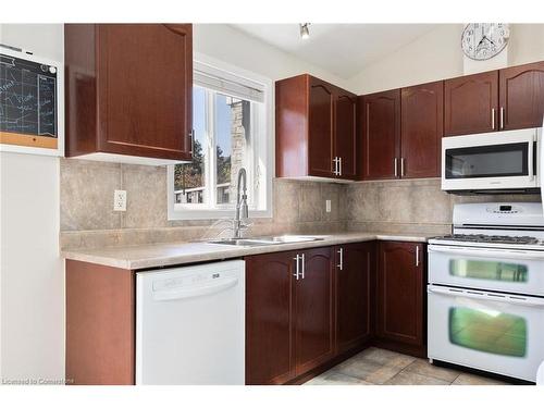 35-24 Kenyon Crescent, Grimsby, ON - Indoor Photo Showing Kitchen With Double Sink