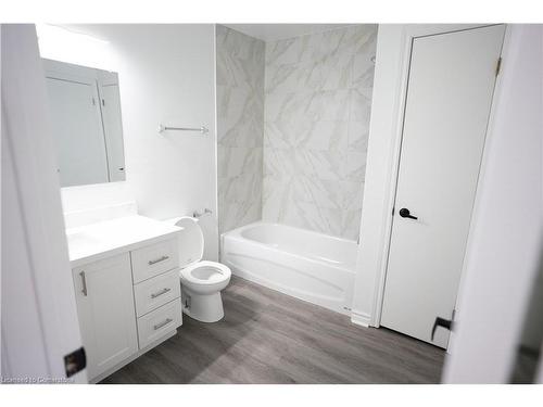 16 Nelson Trail, Welland, ON - Indoor Photo Showing Bathroom