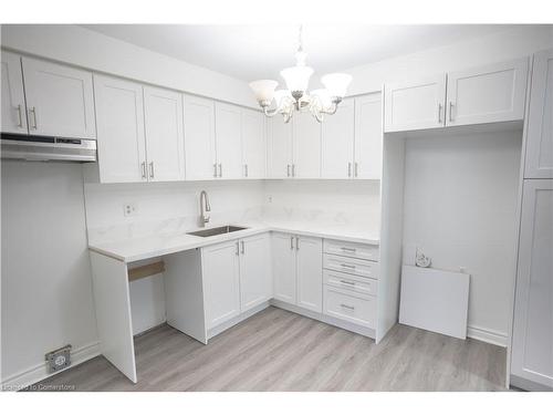 16 Nelson Trail, Welland, ON - Indoor Photo Showing Kitchen