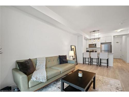 806-450 Dundas Street East, Waterdown, ON - Indoor Photo Showing Living Room