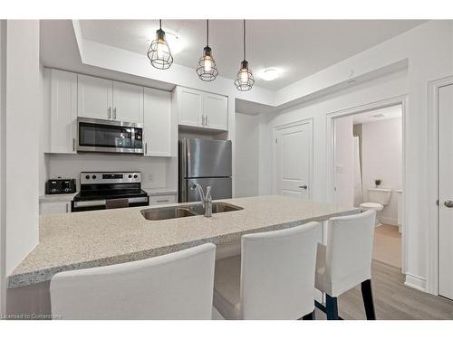 806-450 Dundas Street East, Waterdown, ON - Indoor Photo Showing Kitchen With Double Sink With Upgraded Kitchen