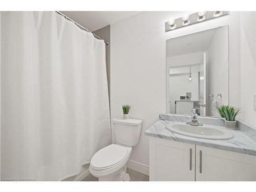 806-450 Dundas Street East, Waterdown, ON - Indoor Photo Showing Bathroom