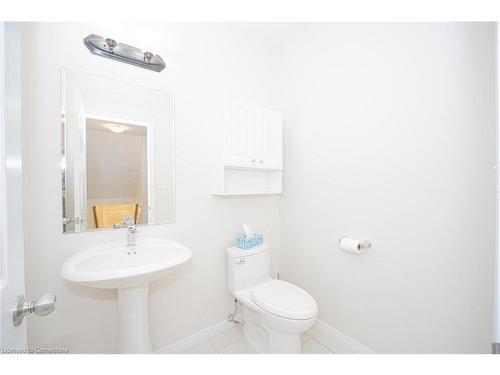 15 Eliza Avenue, Kitchener, ON - Indoor Photo Showing Bathroom