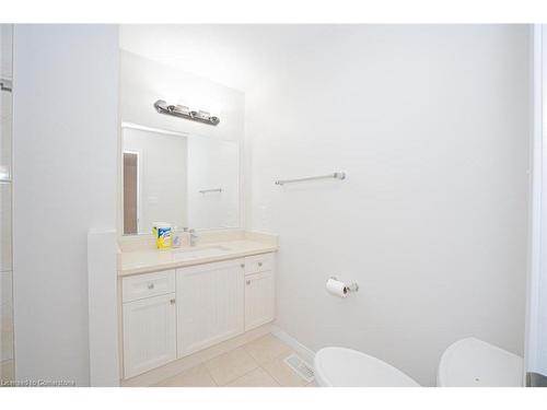 15 Eliza Avenue, Kitchener, ON - Indoor Photo Showing Bathroom