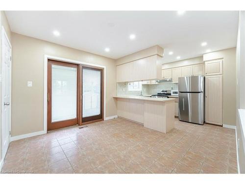 55 Morning Dew Drive, Brantford, ON - Indoor Photo Showing Kitchen