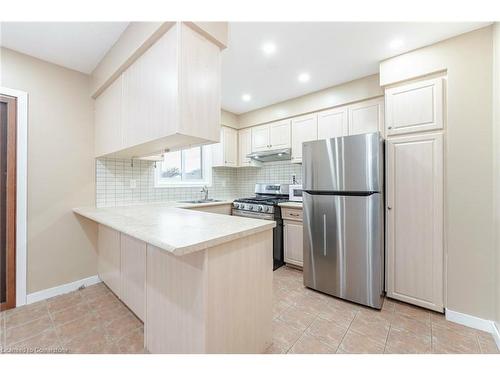 55 Morning Dew Drive, Brantford, ON - Indoor Photo Showing Kitchen