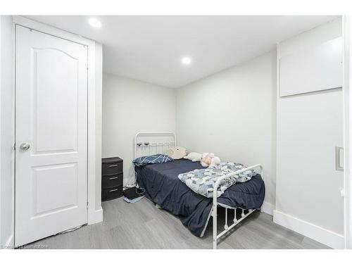 55 Morning Dew Drive, Brantford, ON - Indoor Photo Showing Bedroom