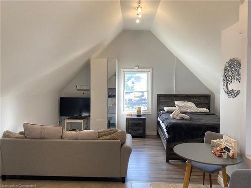 190 Rathowen Street, London, ON - Indoor Photo Showing Living Room