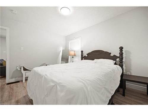 190 Rathowen Street, London, ON - Indoor Photo Showing Bedroom