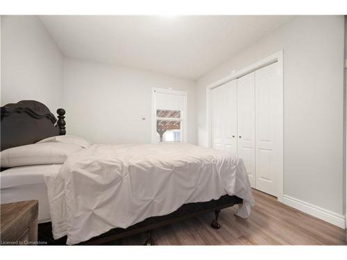 190 Rathowen Street, London, ON - Indoor Photo Showing Bedroom