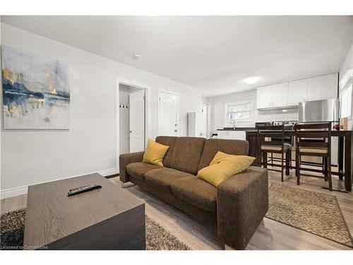 190 Rathowen Street, London, ON - Indoor Photo Showing Living Room