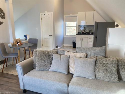 190 Rathowen Street, London, ON - Indoor Photo Showing Living Room