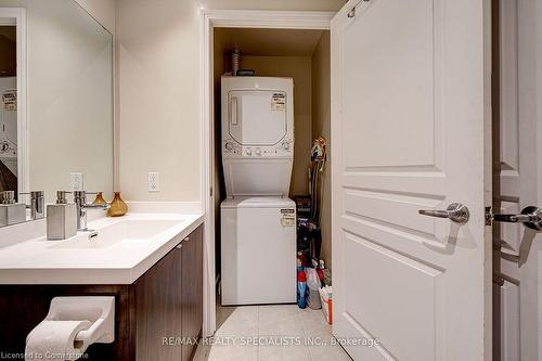 2305-352 Front Street, Toronto, ON - Indoor Photo Showing Laundry Room