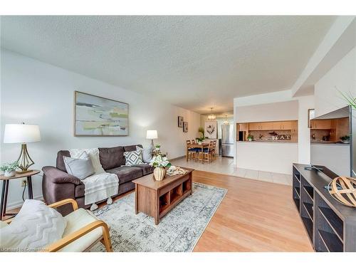 301-40 Bay Mills Boulevard, Scarborough, ON - Indoor Photo Showing Living Room