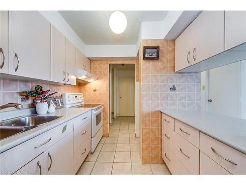 301-40 Bay Mills Boulevard, Scarborough, ON - Indoor Photo Showing Kitchen