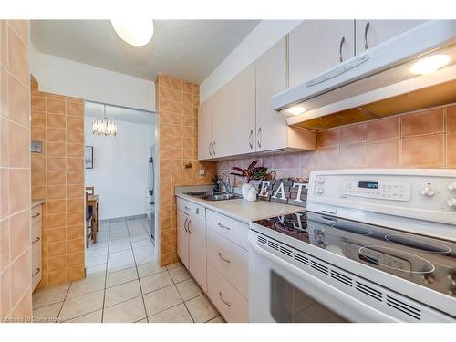 301-40 Bay Mills Boulevard, Scarborough, ON - Indoor Photo Showing Kitchen