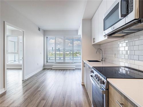 703-1195 The Queensway Avenue, Etobicoke, ON - Indoor Photo Showing Kitchen