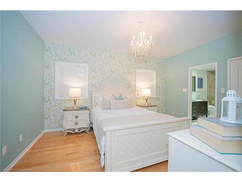 95 Old Colony Road, Richmond Hill, ON - Indoor Photo Showing Bedroom