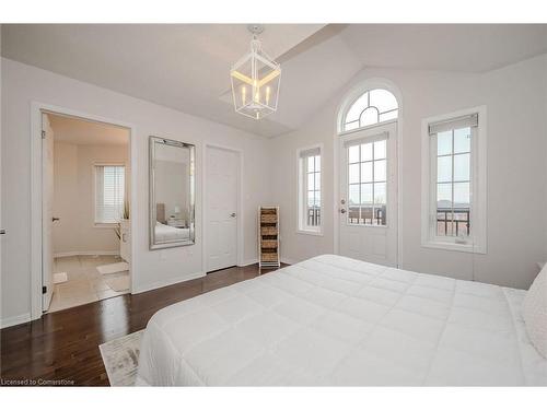 2-2614 Dashwood Drive, Oakville, ON - Indoor Photo Showing Bedroom