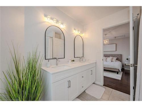 2-2614 Dashwood Drive, Oakville, ON - Indoor Photo Showing Bathroom