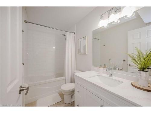 2-2614 Dashwood Drive, Oakville, ON - Indoor Photo Showing Bathroom