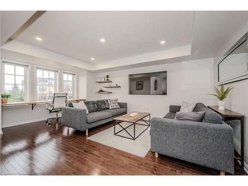 2-2614 Dashwood Drive, Oakville, ON - Indoor Photo Showing Living Room