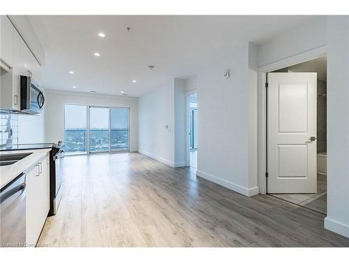 1505-15 Glebe Street, Cambridge, ON - Indoor Photo Showing Kitchen