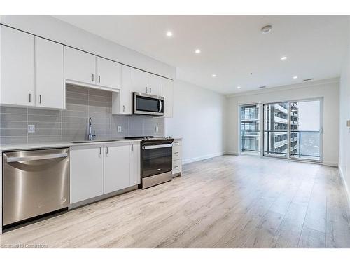 1505-15 Glebe Street, Cambridge, ON - Indoor Photo Showing Kitchen With Stainless Steel Kitchen With Upgraded Kitchen