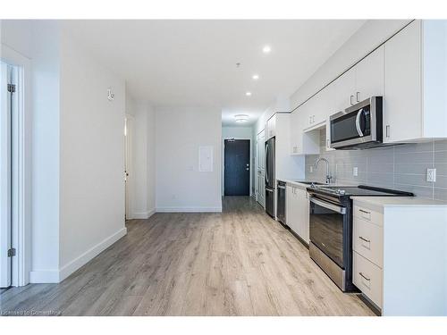 1505-15 Glebe Street, Cambridge, ON - Indoor Photo Showing Kitchen With Stainless Steel Kitchen