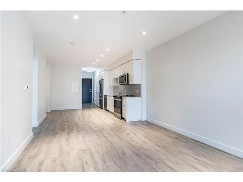 1505-15 Glebe Street, Cambridge, ON - Indoor Photo Showing Kitchen