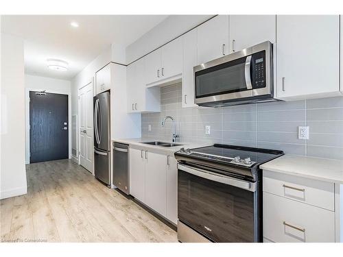 1505-15 Glebe Street, Cambridge, ON - Indoor Photo Showing Kitchen With Stainless Steel Kitchen With Double Sink With Upgraded Kitchen