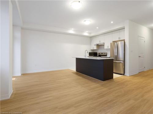 11-400 Newman Drive, Cambridge, ON - Indoor Photo Showing Kitchen