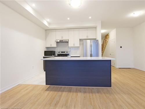 11-400 Newman Drive, Cambridge, ON - Indoor Photo Showing Kitchen