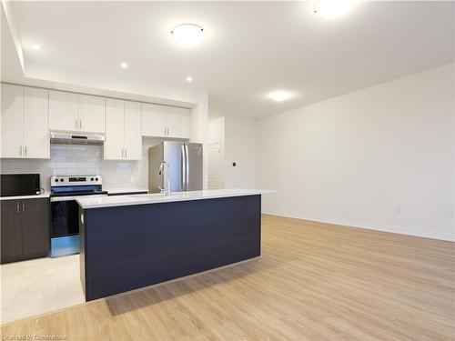 11-400 Newman Drive, Cambridge, ON - Indoor Photo Showing Kitchen With Upgraded Kitchen