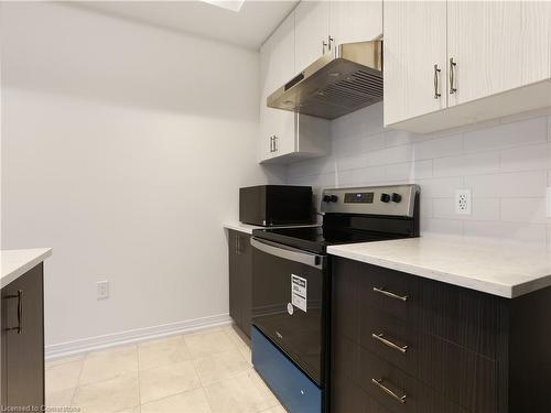 11-400 Newman Drive, Cambridge, ON - Indoor Photo Showing Kitchen