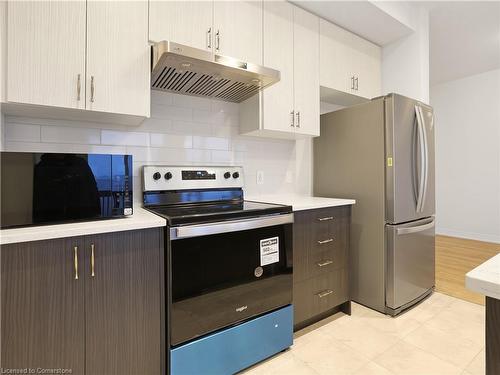 11-400 Newman Drive, Cambridge, ON - Indoor Photo Showing Kitchen