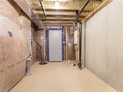 11-400 Newman Drive, Cambridge, ON - Indoor Photo Showing Basement