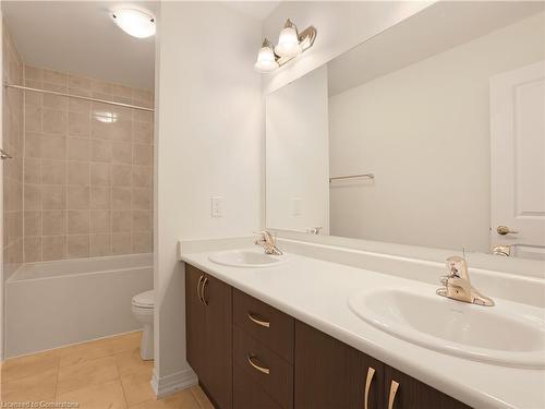 11-400 Newman Drive, Cambridge, ON - Indoor Photo Showing Bathroom