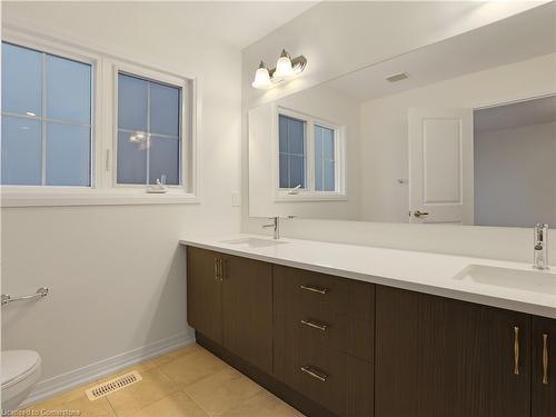 11-400 Newman Drive, Cambridge, ON - Indoor Photo Showing Bathroom