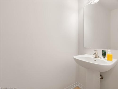 11-400 Newman Drive, Cambridge, ON - Indoor Photo Showing Bathroom